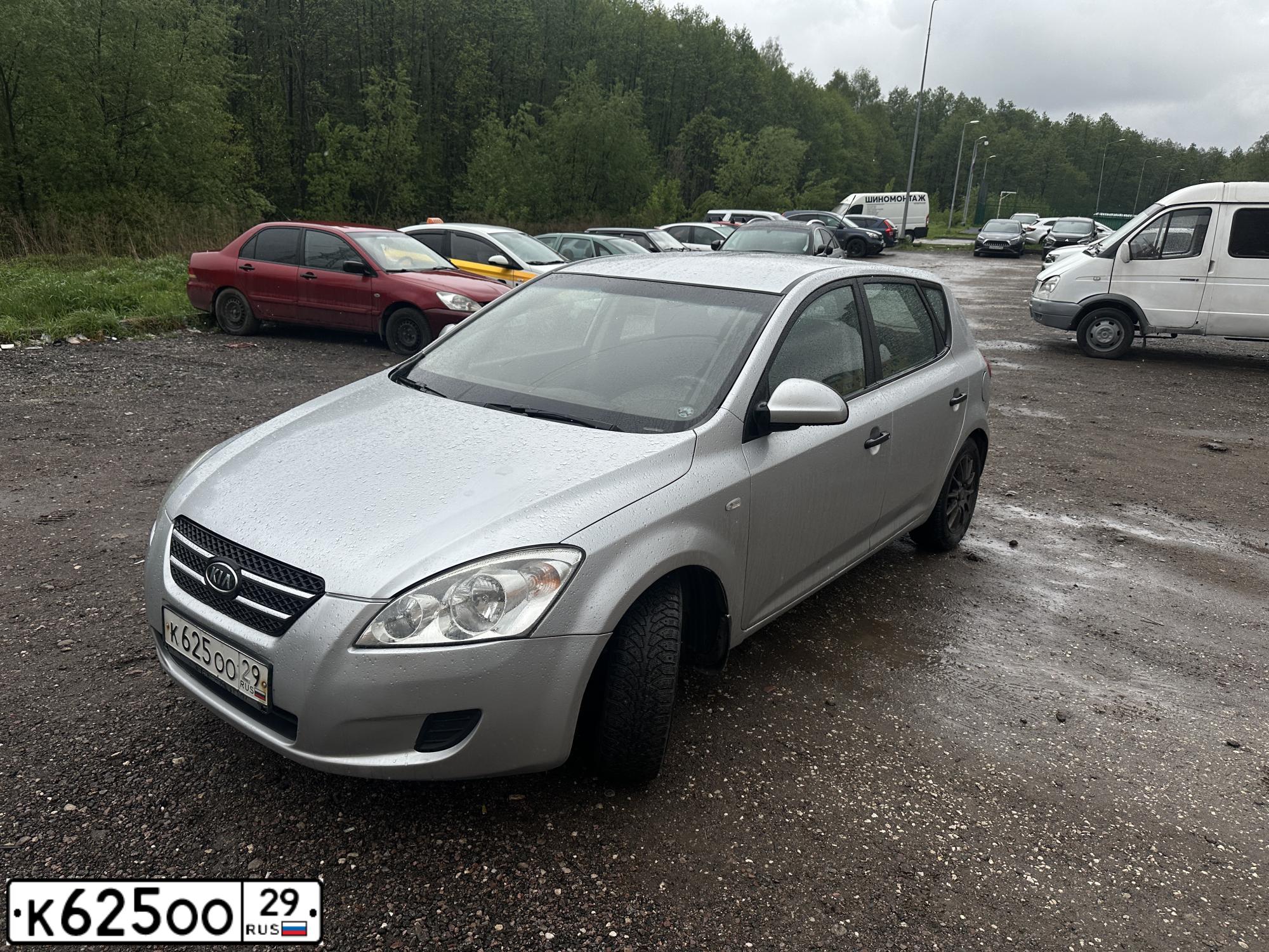 Фото автомобиля KIA CEE'D, 2007 — госномер К625ОО29. Цвет: СВЕТЛО-СЕРЫЙ