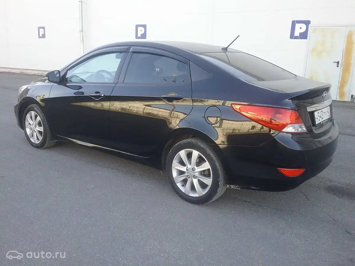 Фото автомобиля HYUNDAI SOLARIS, 2013 — госномер Н543ТУ40. Цвет: ЧЕРНЫЙ