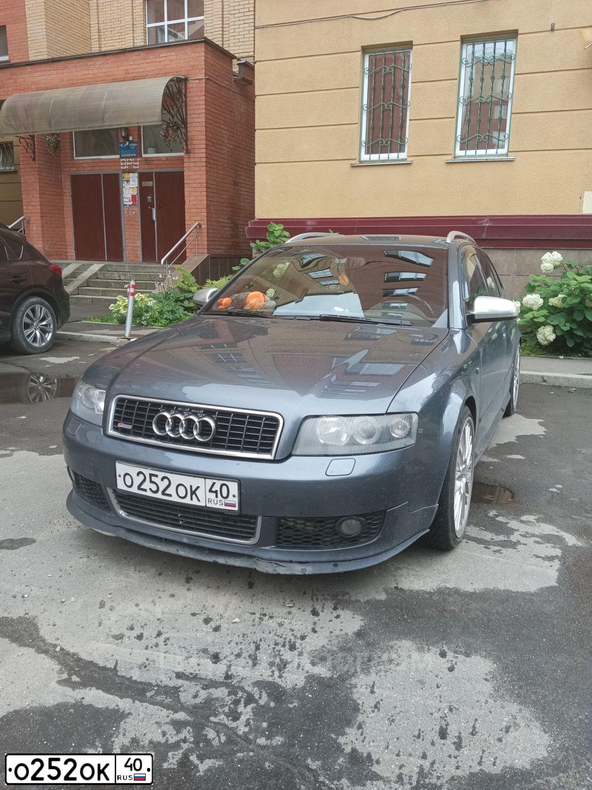 Фото автомобиля AUDI A4, 2003 — госномер О448РН190. Цвет: СЕРЫЙ