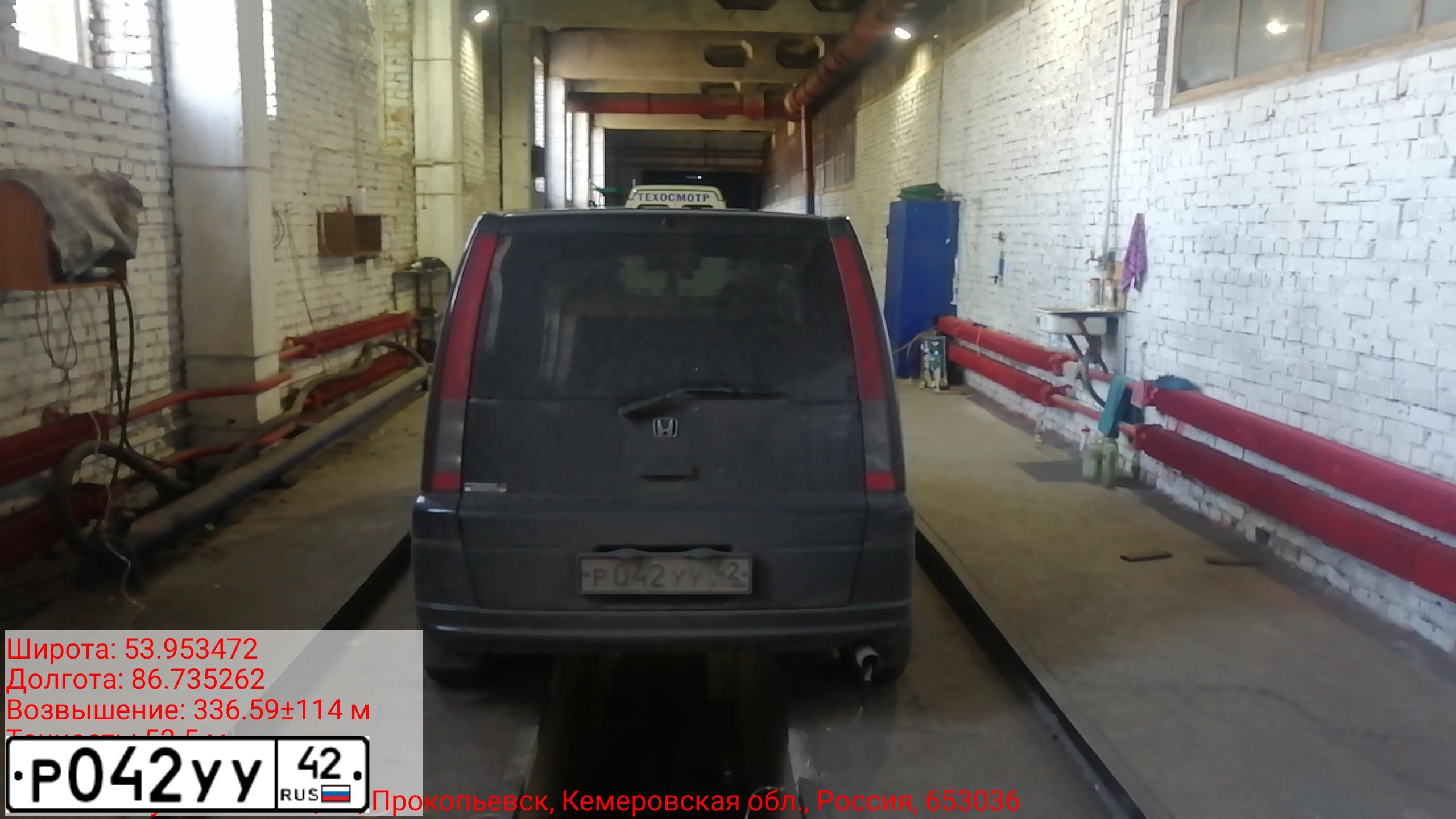 Фото автомобиля LADA 2107, 2000 — госномер Р042УУ42. Цвет: СВЕТЛО-БЕЖЕВЫЙ