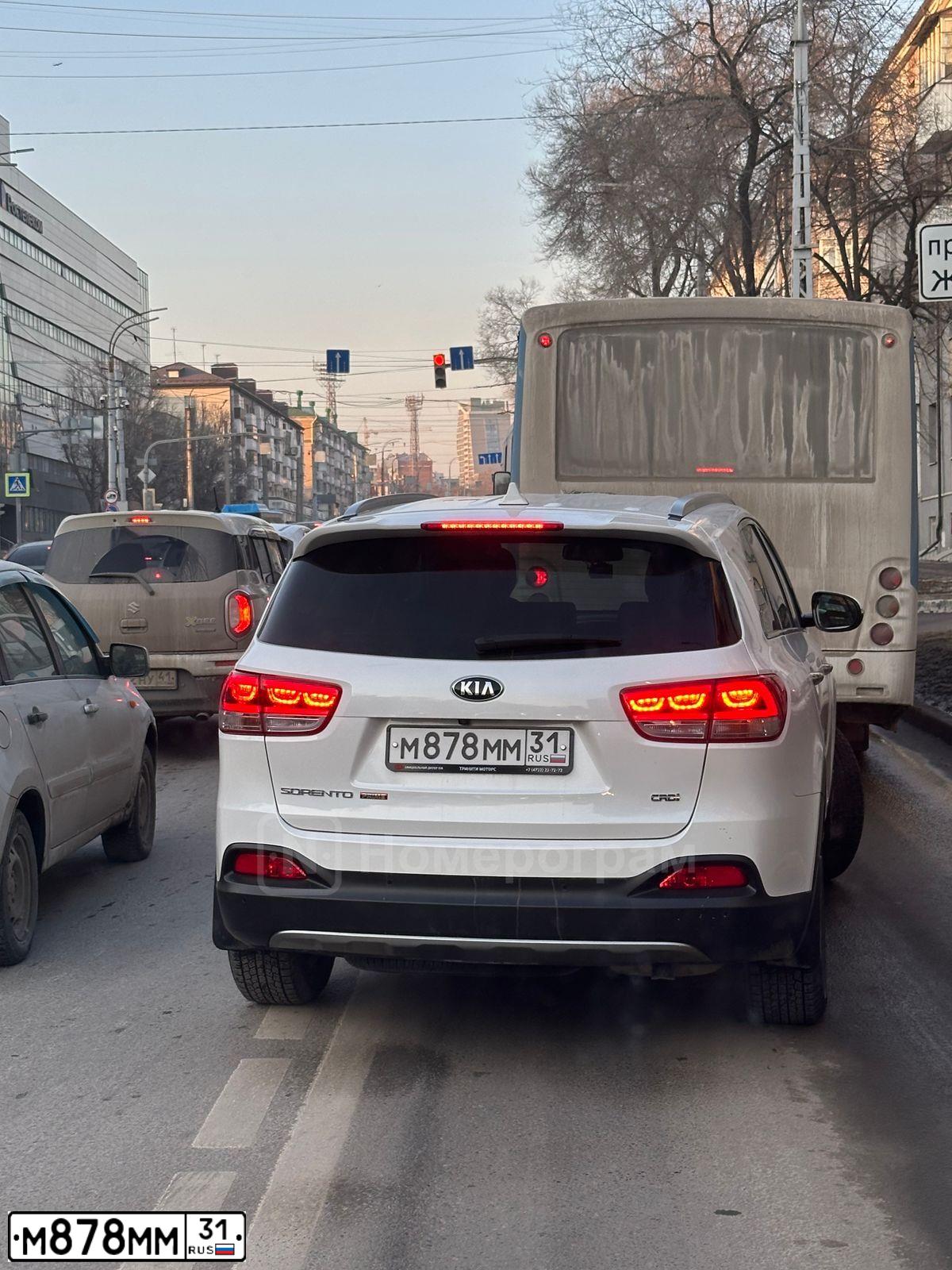 Фото автомобиля KIA SORENTO, 2017 — госномер М878ММ31. Цвет: БЕЛЫЙ