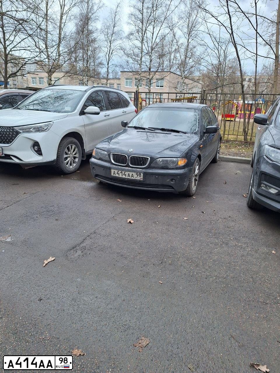 Фото автомобиля GAZ 3110 WOLGA, 2004 — госномер А414АА98. Цвет: ЧЕРНЫЙ