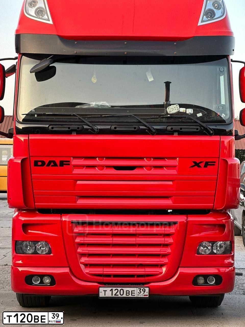 Фото автомобиля DAF XF 105 FT /4X2/, 2011 — госномер Т120ВЕ39. Цвет: Красный