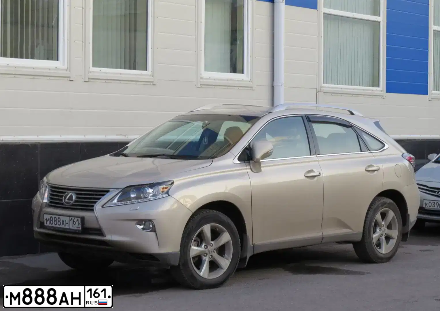 Фото автомобиля TOYOTA RAV4, 2007 — госномер М888АН161. Цвет: БЕЖЕВЫЙ