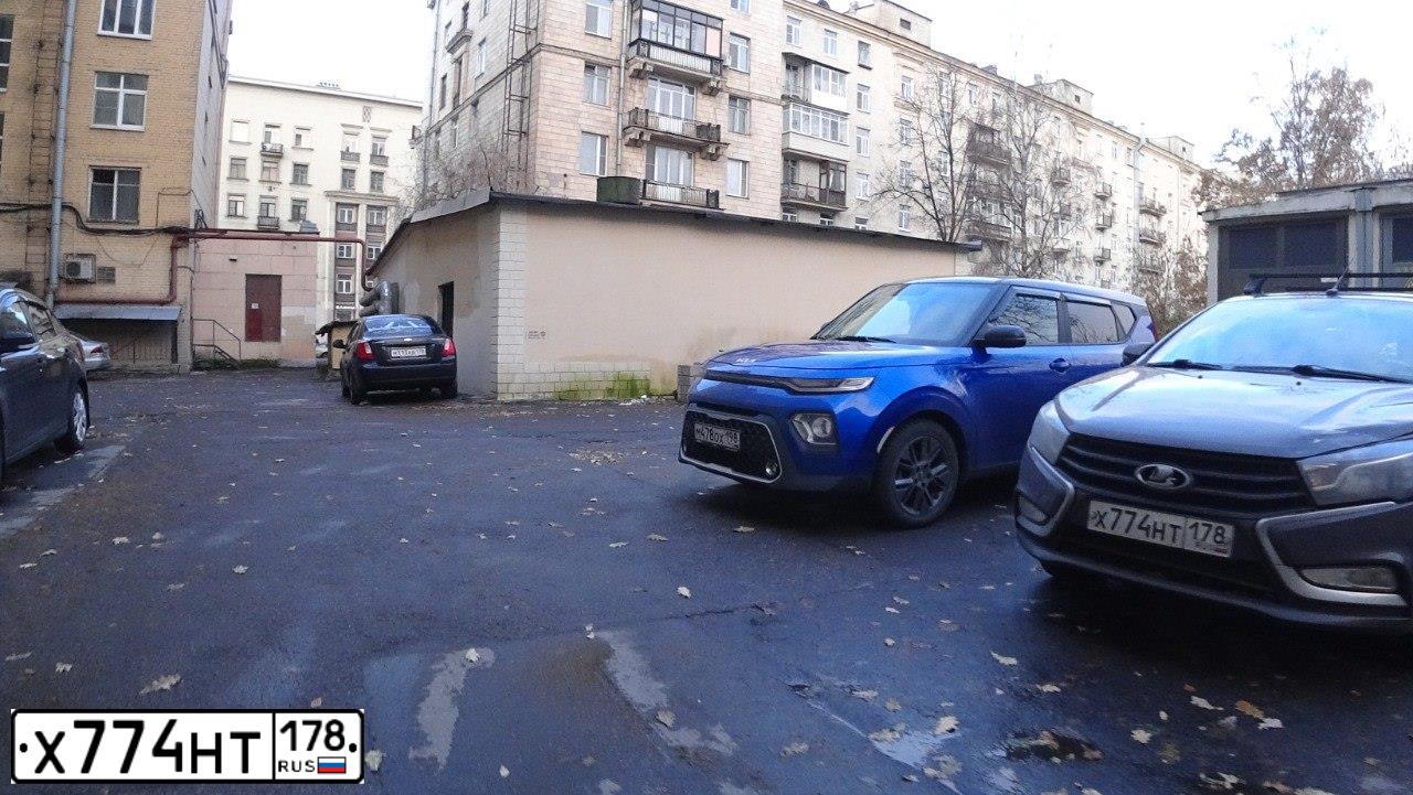 Фото автомобиля LADA VESTA, 2017 — госномер Х774НТ178. Цвет: Коричневый