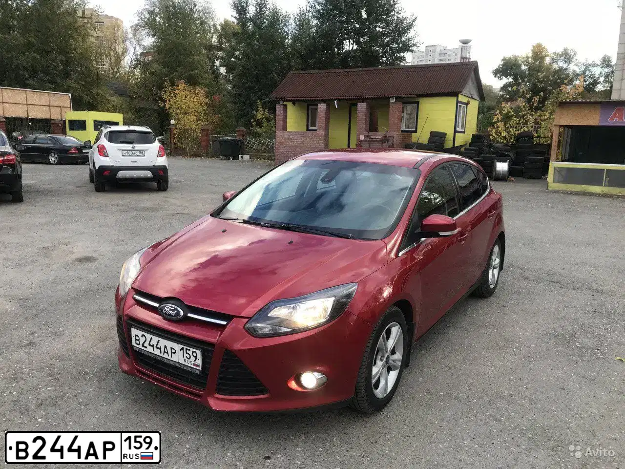 Фото автомобиля FORD D FOCUS, 2012 — госномер Т135ЕК72. Цвет: КРАСНЫЙ