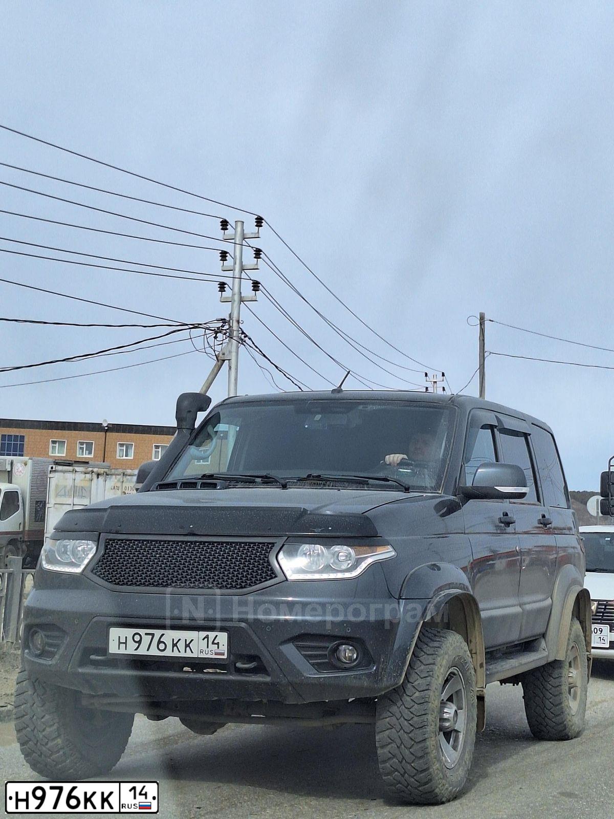 Фото автомобиля UAZ 3163 PATRIOT, 2017 — госномер К388ЕК799. Цвет: Темно-серый металлик