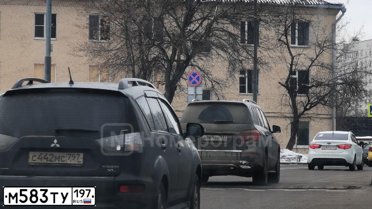 Фото автомобиля FORD FOCUS, 2012 — госномер О800ВР797. Цвет: СЕРЫЙ ТЕМНЫЙ