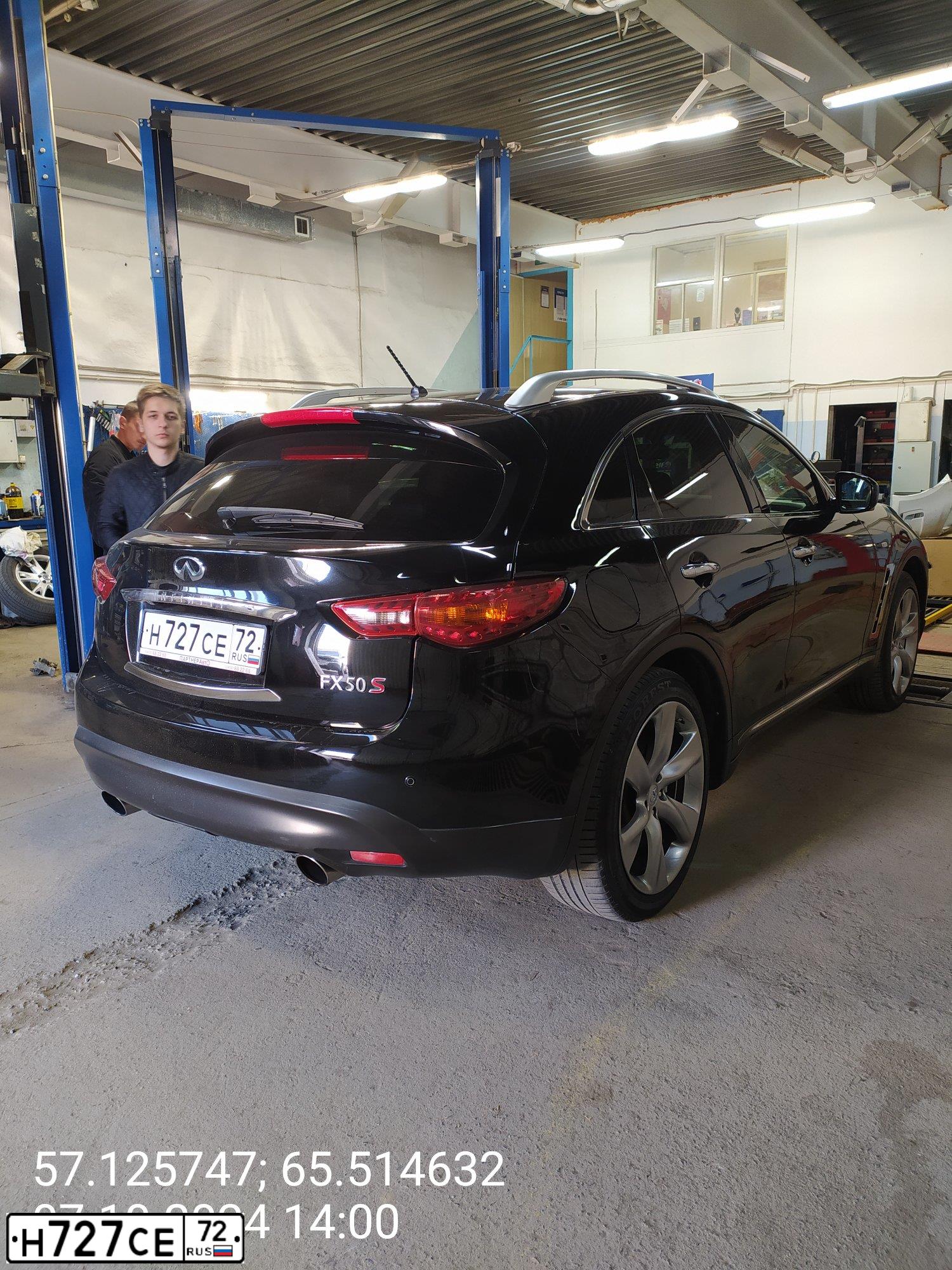 Фото автомобиля INFINITI QX70 /FX/, 2009 — госномер Е777РК72. Цвет: ЧЕРНЫЙ