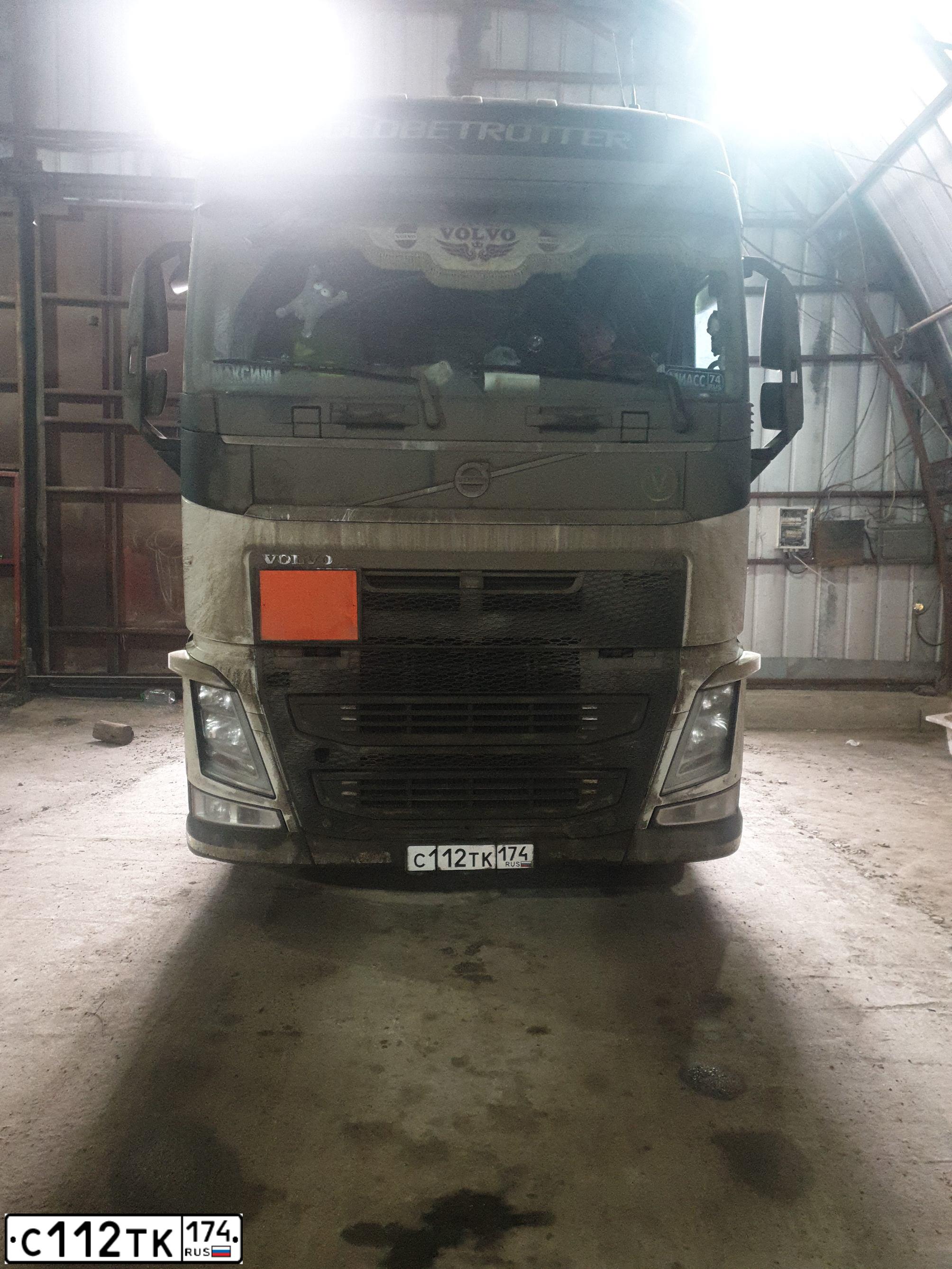 Фото автомобиля VOLVO SERIE FH /4X2/, 2014 — госномер С141ТК174. Цвет: Белый