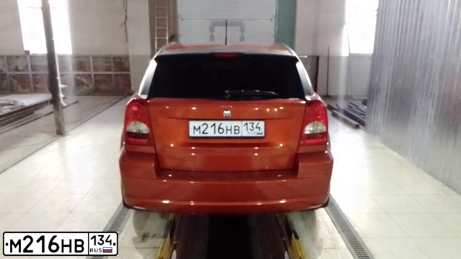 Фото автомобиля DODGE ДОДЖ CALIBER SE, 2007 — госномер К811ХА34. Цвет: ОРАНЖЕВО-ЗОЛОТИСТЫЙ