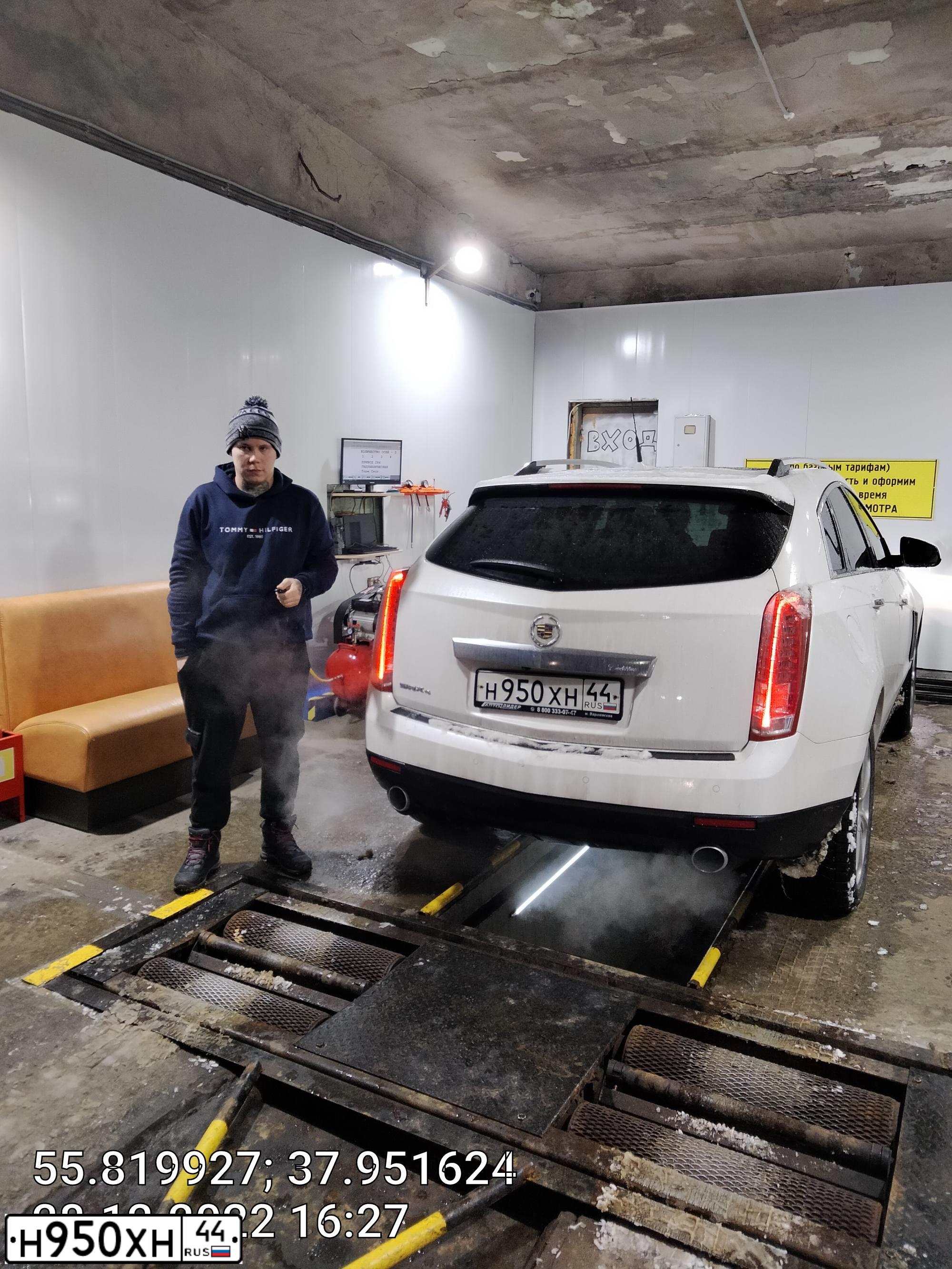 Фото автомобиля CADILLAC SRX, 2013 — госномер А261ХН790