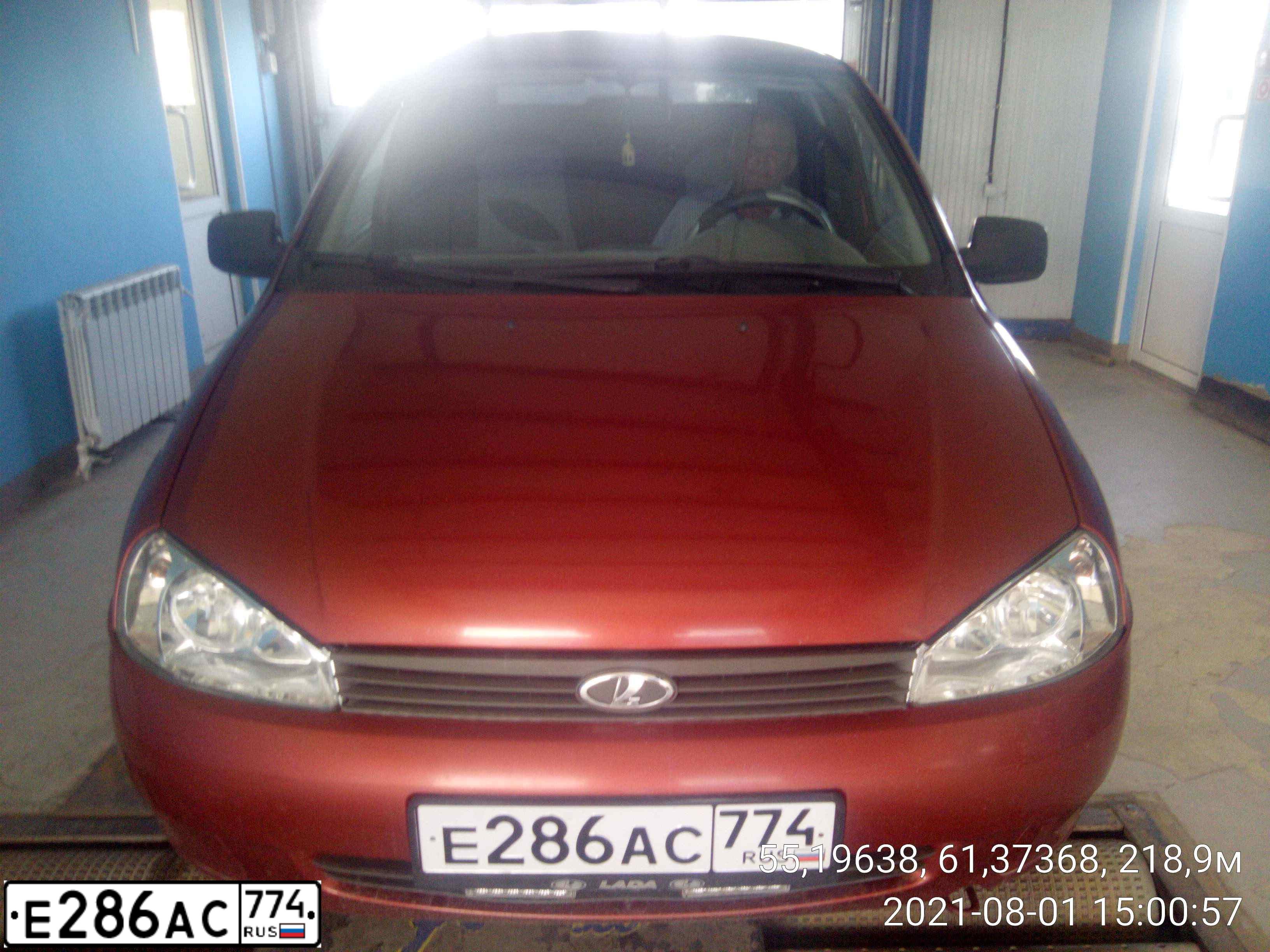 Фото автомобиля LADA 1118 KALINA, 2011 — госномер Е286АС774. Цвет: Красный