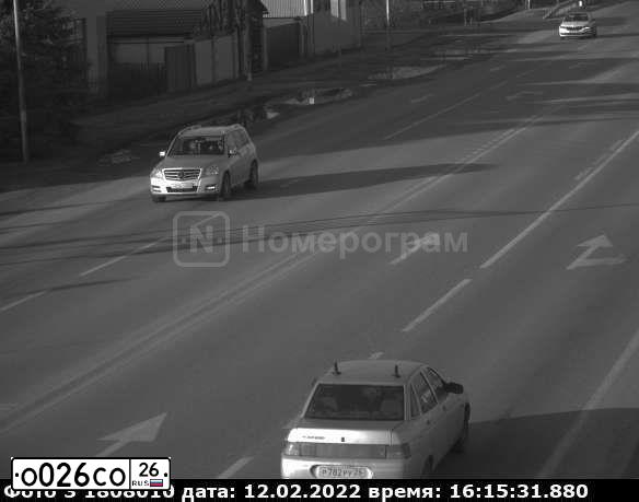 Фото автомобиля MITSUBISHI PAJERO, 2002 — госномер Е916ВТ126. Цвет: серебристый