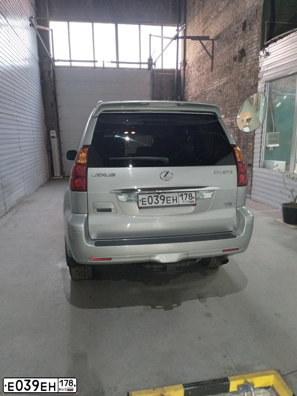 Фото автомобиля TOYOTA LANDCRUISER, 1999 — госномер Х090АМ65. Цвет: СЕРЕБРИСТЫЙ