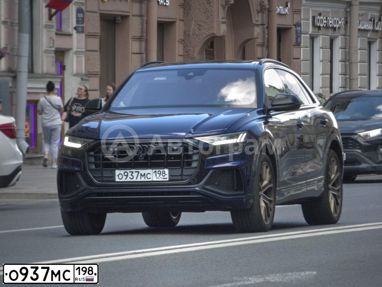 Фото автомобиля AUDI Q8, 2020 — госномер С123СХ198. Цвет: синий