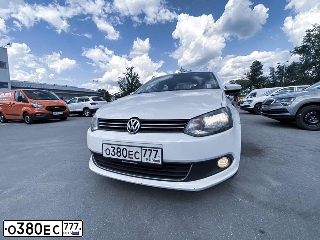 Фото автомобиля VOLKSWAGEN POLO, 2014 — госномер А359АР83. Цвет: Белый