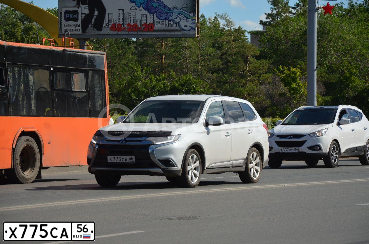 Фото автомобиля MITSUBISHI OUTLANDER, 2015 — госномер Х775СА56. Цвет: Белый