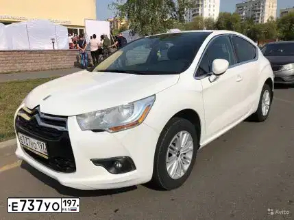Фото автомобиля CITROEN DS4, 2012 — госномер О452ЕР790. Цвет: Белый