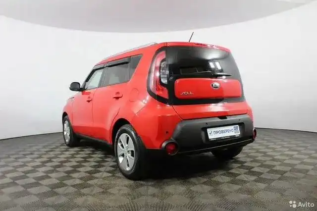 Фото автомобиля KIA SOUL, 2014 — госномер А193СР198. Цвет: Красный
