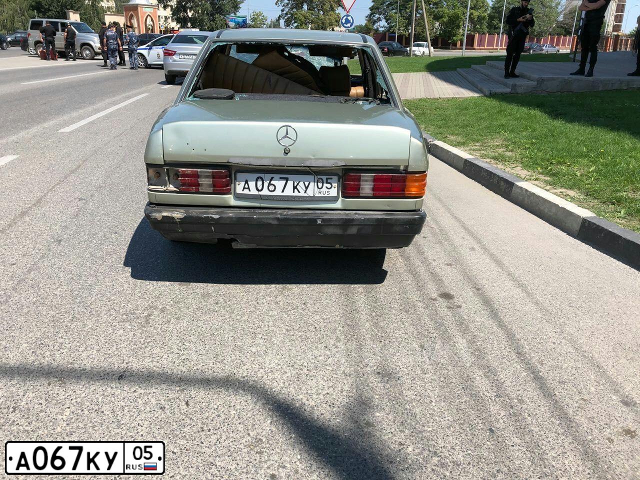 Фото автомобиля MERCEDES C-KLASSE, 1984 — госномер А067КУ05. Цвет: СВЕТЛО-ЗЕЛЕНЫЙ