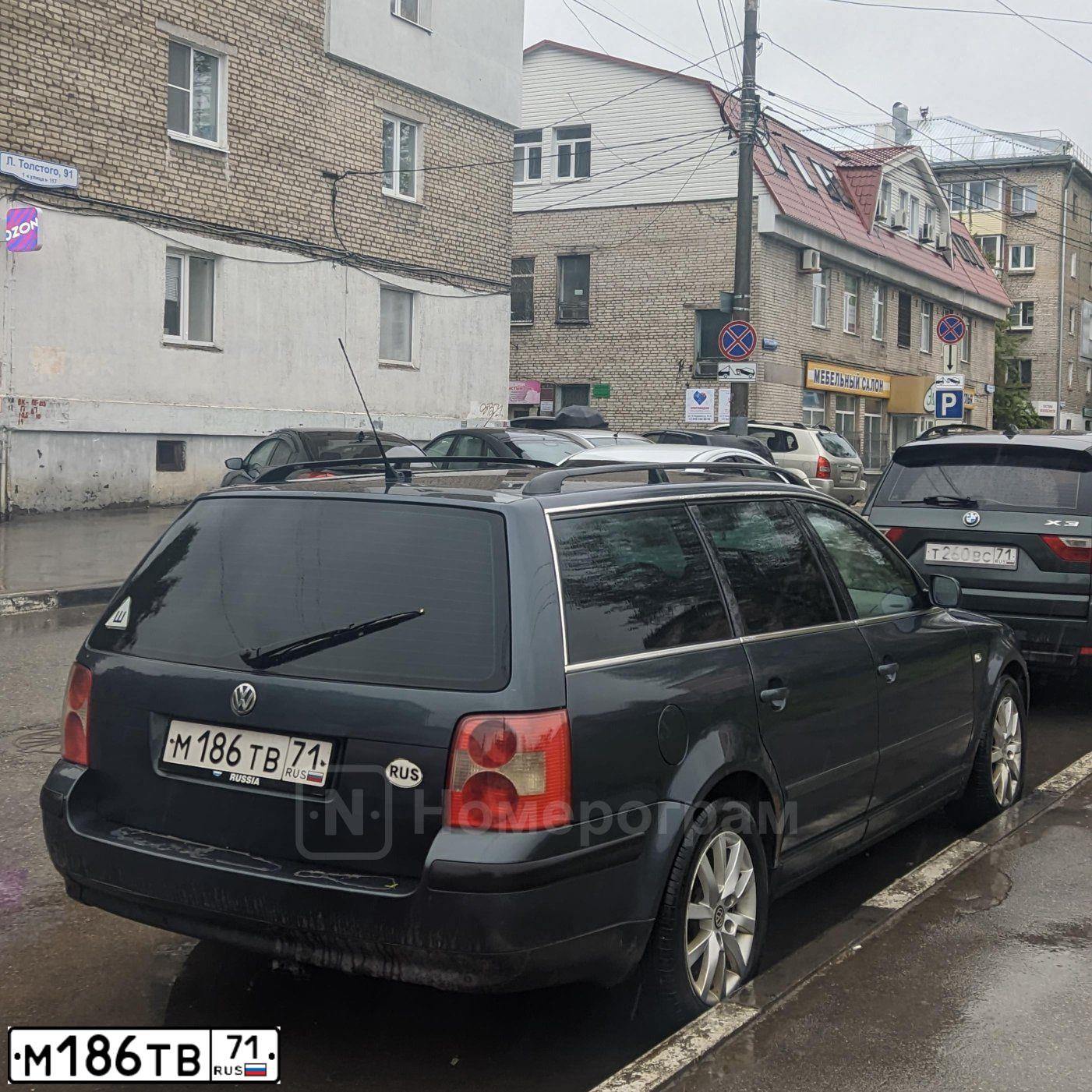 Фото автомобиля VOLKSWAGEN PASSAT, 2003 — госномер М186ТВ71. Цвет: ТЕМНО-СЕРЫЙ