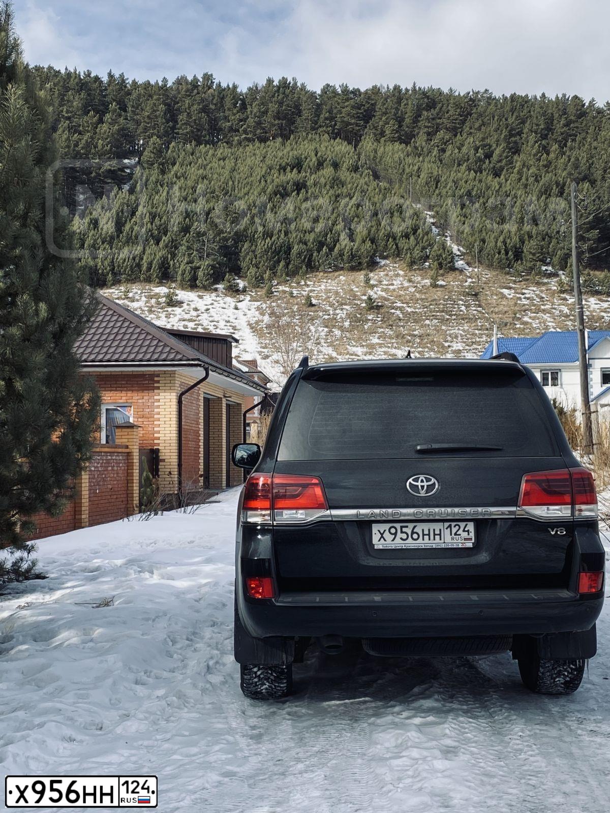 Фото автомобиля TOYOTA LANDCRUISER 200, 2016 — госномер Х956НН124. Цвет: ЧЕРНЫЙ
