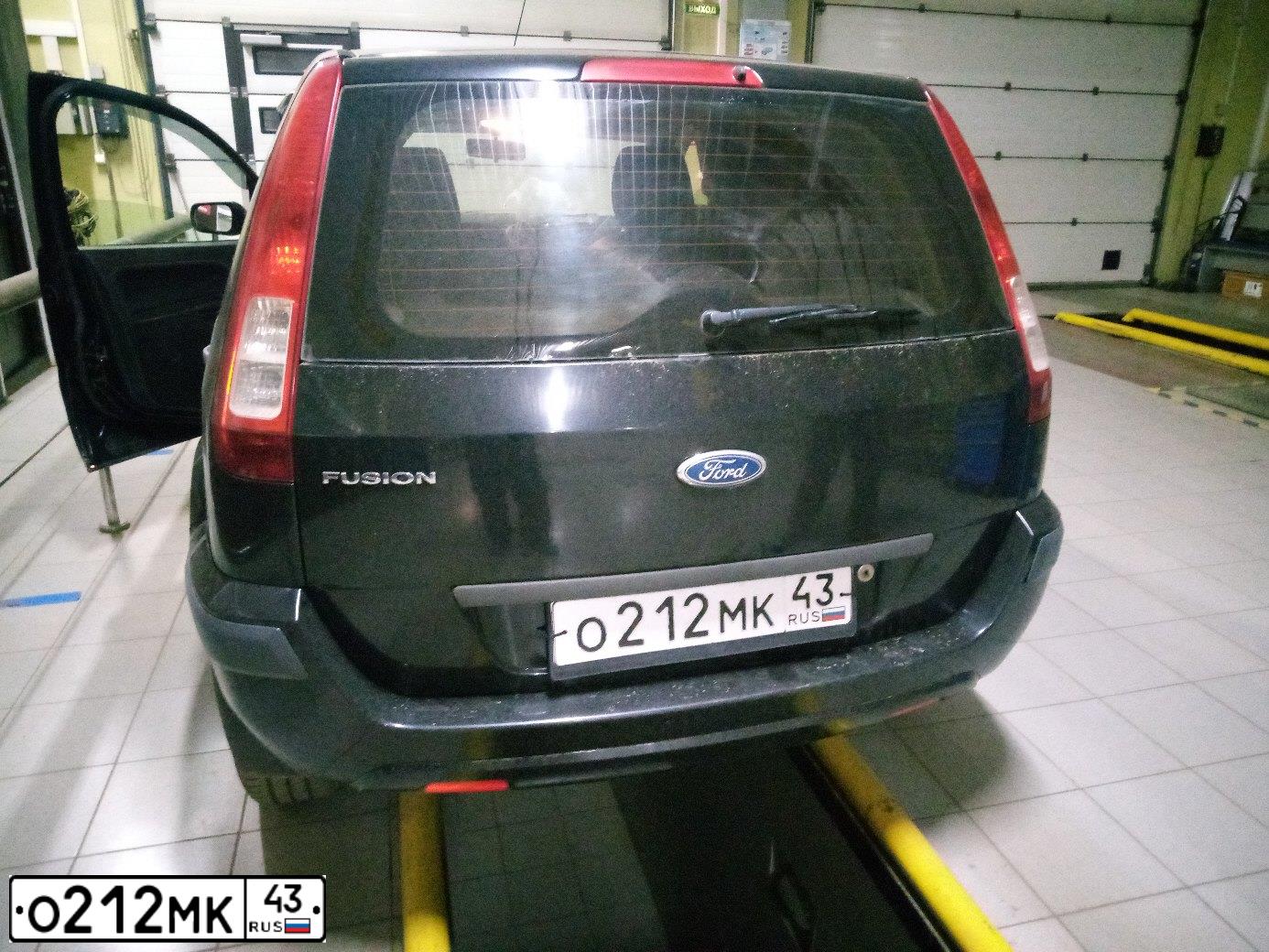 Фото автомобиля FORD FUSION, 2006 — госномер Р360УР11. Цвет: ЧЕРНЫЙ