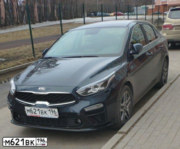 Фото автомобиля KIA CERATO, 2019 — госномер М621ВК196. Цвет: СИНИЙ