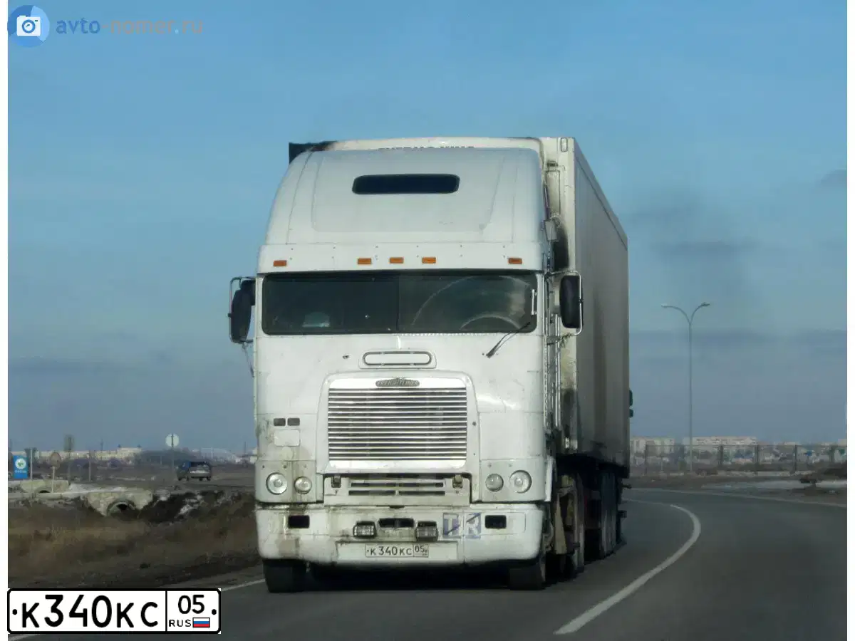 Фото автомобиля FREIGHTLINER FL-SERIE, 1995 — госномер К340КС05. Цвет: Белый