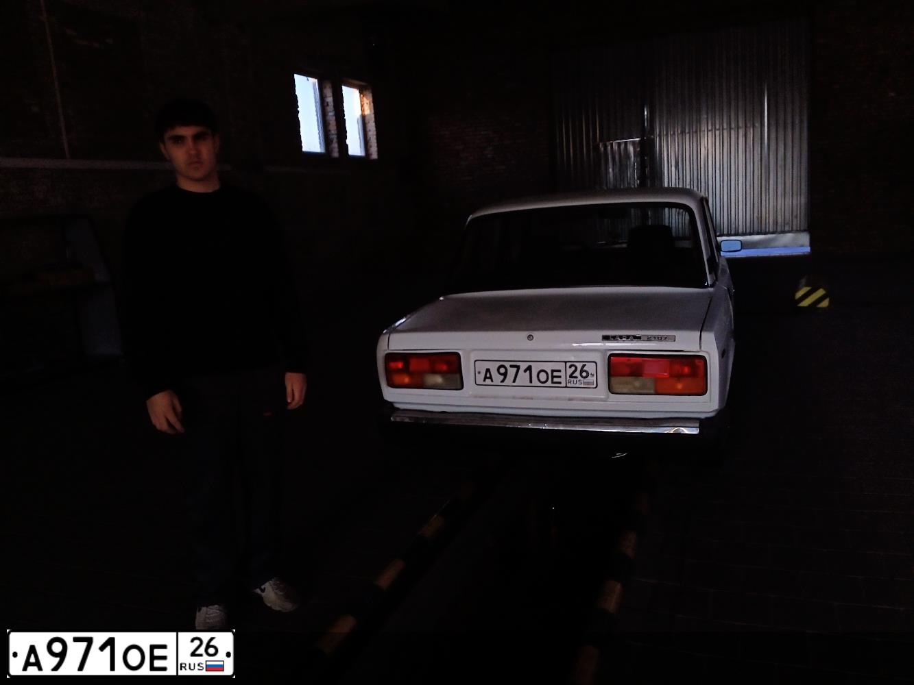 Фото автомобиля LADA 2107 LADA, 2004 — госномер А971ОЕ26. Цвет: ЯРКО БЕЛЫЙ