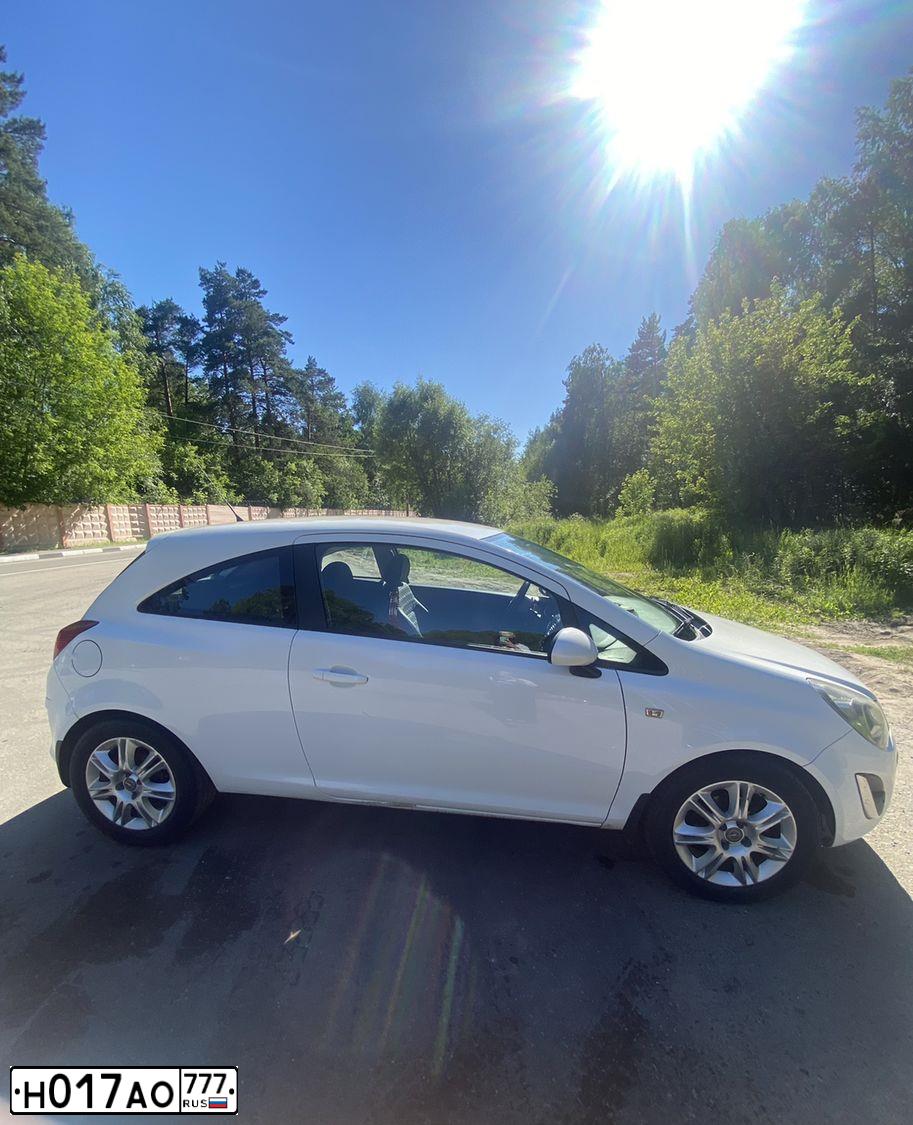 Фото автомобиля OPEL CORSA, 2011 — госномер Т319АМ58. Цвет: Белый