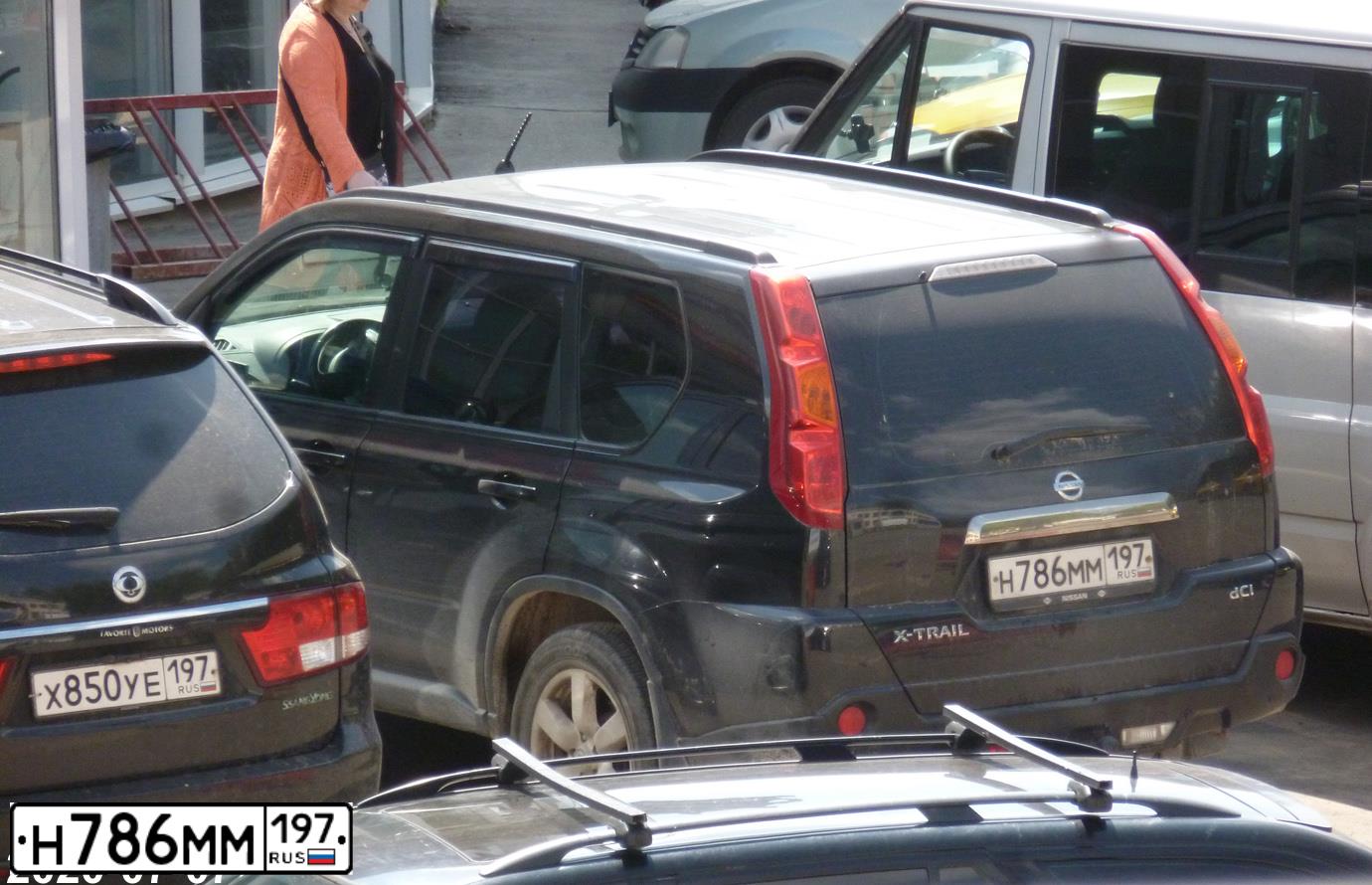 Фото автомобиля NISSAN X-TRAIL, 2010 — госномер Т671МА197. Цвет: ЧЕРНЫЙ