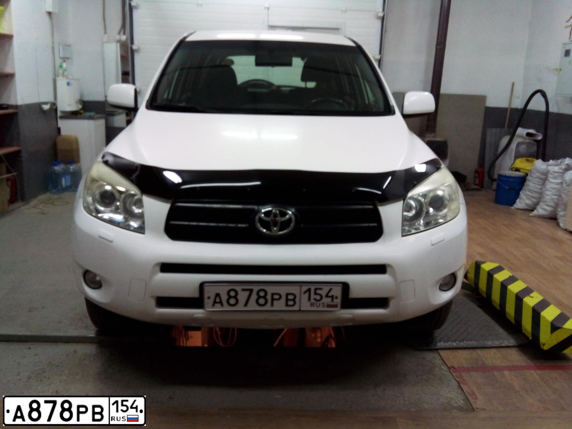 Фото автомобиля TOYOTA RAV4, 2007 — госномер А878РВ154. Цвет: Белый