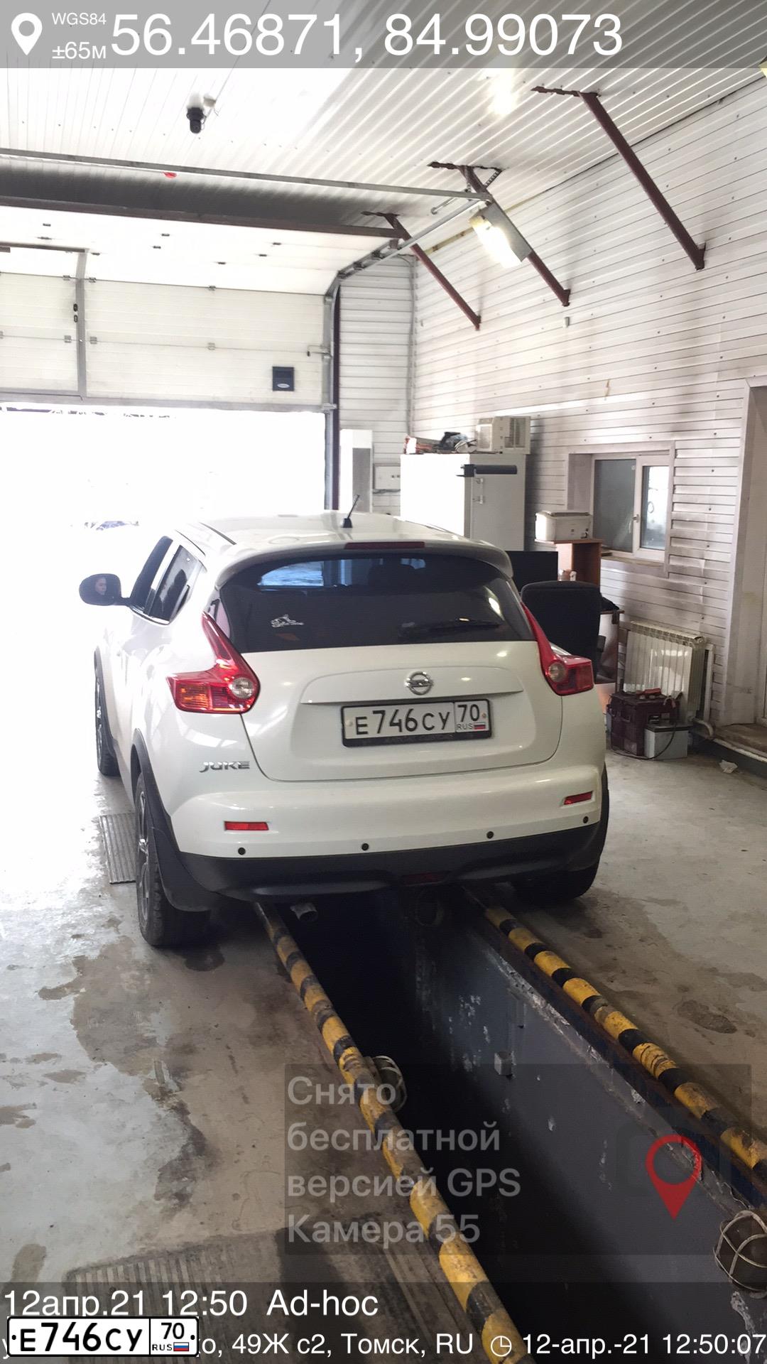 Фото автомобиля NISSAN JUKE, 2012 — госномер Е175ОА43. Цвет: Белый
