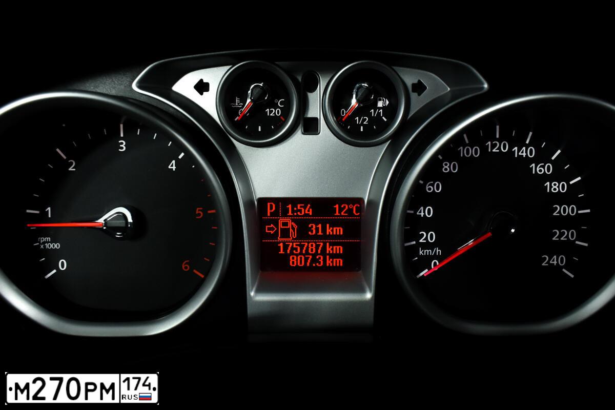 Фото автомобиля FORD KUGA, 2012 — госномер О800МВ159. Цвет: Белый