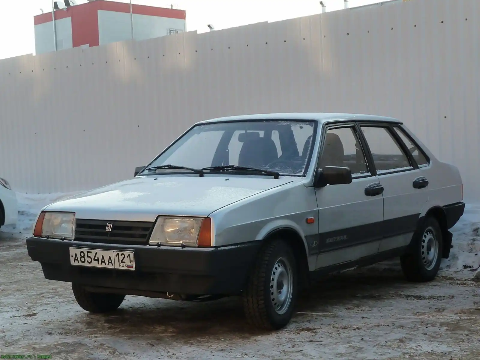 Фото автомобиля LADA 21099, 2003 — госномер Н112СС21. Цвет: СВЕТЛО СЕРЕБ МЕТАЛ