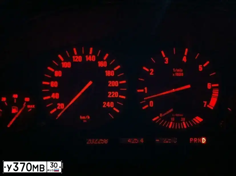 Фото автомобиля BMW SERIE 7, 1996 — госномер У300ВК34. Цвет: ЧЕРНЫЙ МЕТАЛЛИК