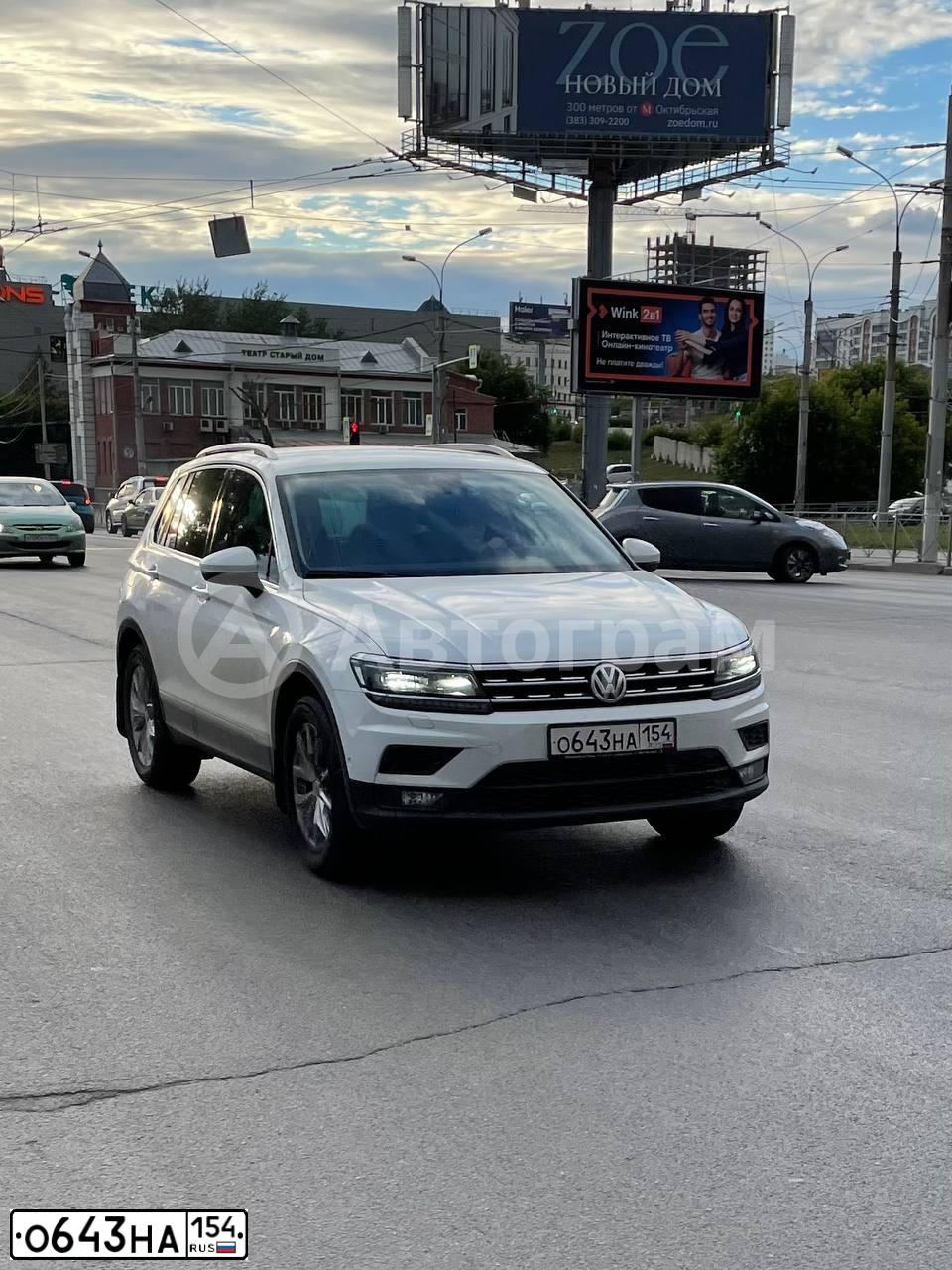 Фото автомобиля VOLKSWAGEN TIGUAN, 2020 — госномер О643НА154. Цвет: Белый