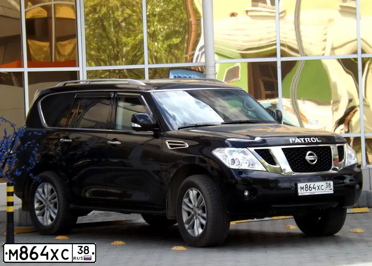 Фото автомобиля NISSAN PATROL, 2012 — госномер М864ХС38. Цвет: ЧЕРНЫЙ