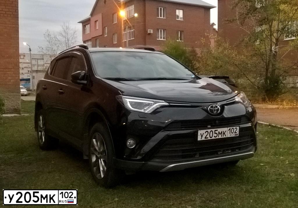 Фото автомобиля TOYOTA RAV4, 2017 — госномер У205МК102. Цвет: ЧЕРНЫЙ МЕТАЛЛИК