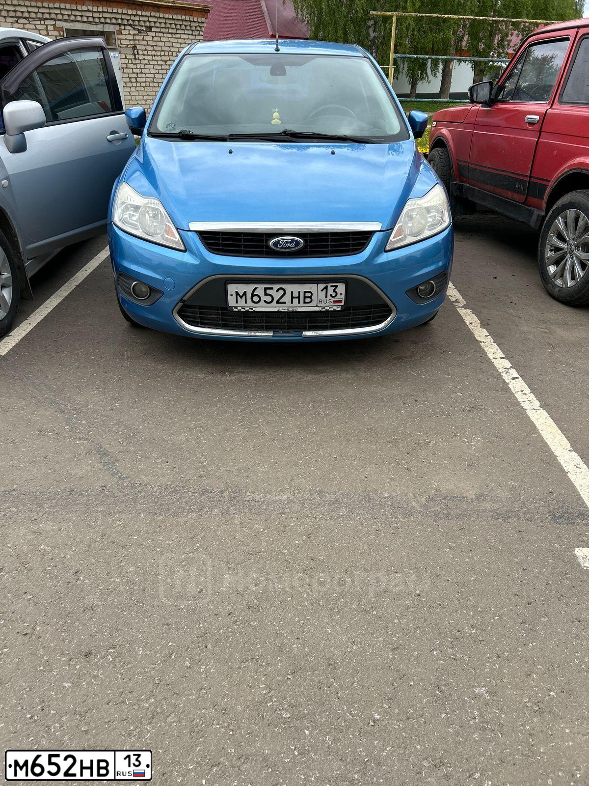 Фото автомобиля FORD FOCUS, 2008 — госномер М652НВ13. Цвет: синий