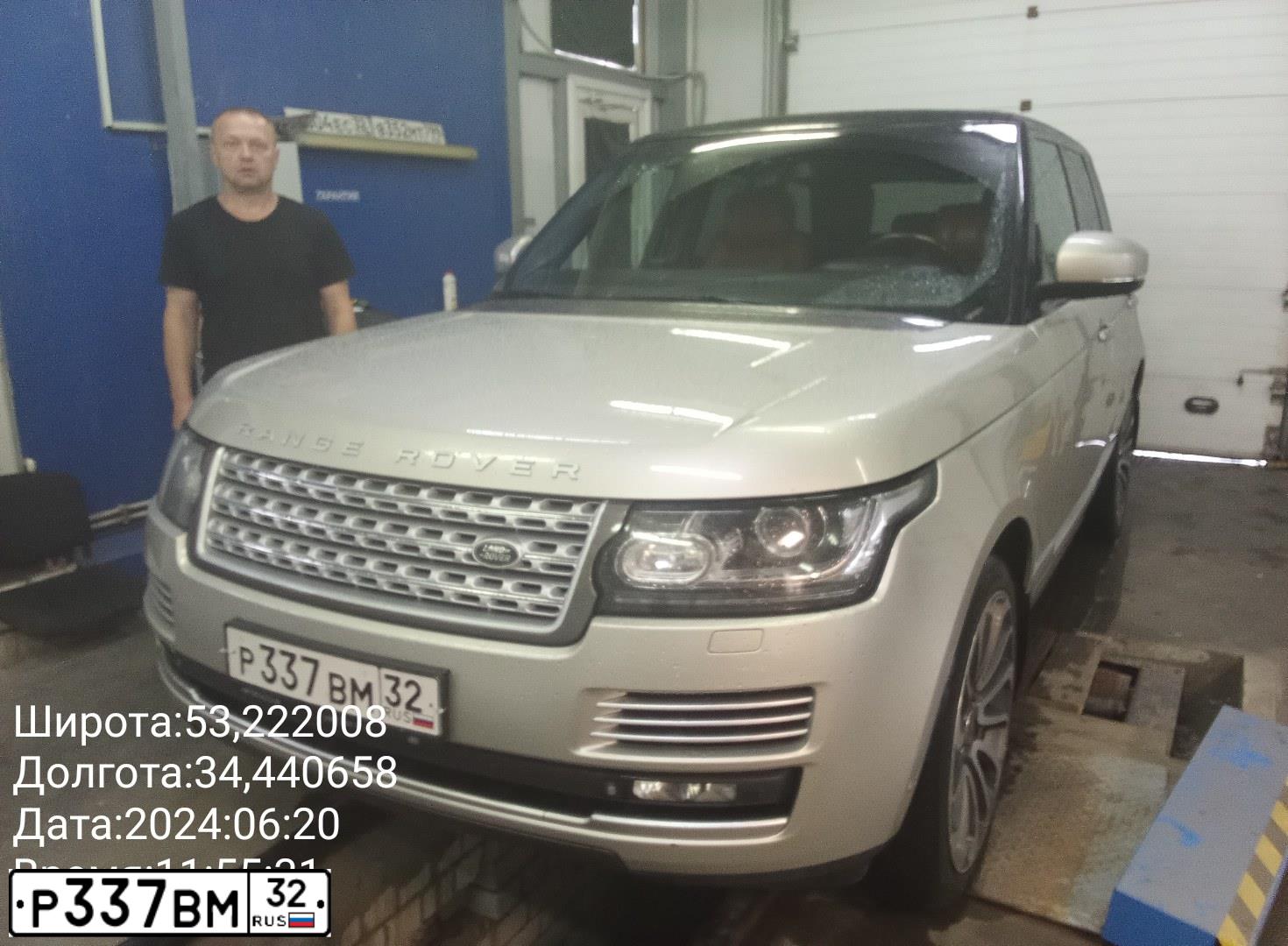 Фото автомобиля LANDROVER RANGE ROVER, 2013 — госномер К001УТ32. Цвет: СЕРО-ЗОЛОТИСТЫЙ
