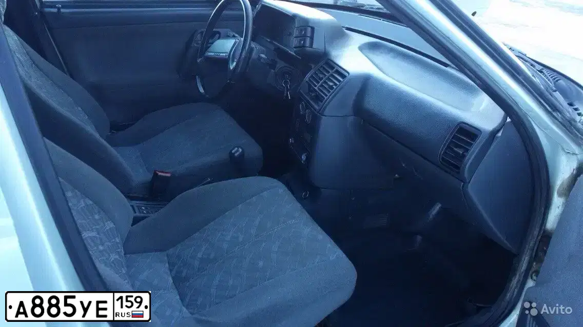 Фото автомобиля LADA 2112 LADA, 2005 — госномер Р636ХВ174. Цвет: МОЛОЧНО-БЕЛЫЙ СЕРЕБРИСТЫЙ