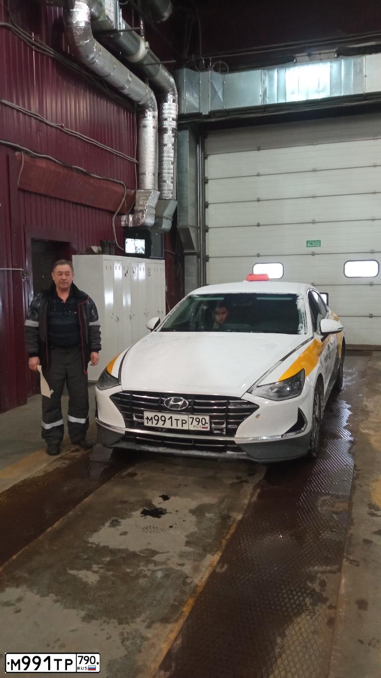 Фото автомобиля HYUNDAI SONATA, 2021 — госномер М800УА134. Цвет: ТЕМНО-СЕРЫЙ