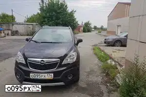 Фото автомобиля OPEL MOKKA, 2013 — госномер Р953ХО159. Цвет: Коричневый