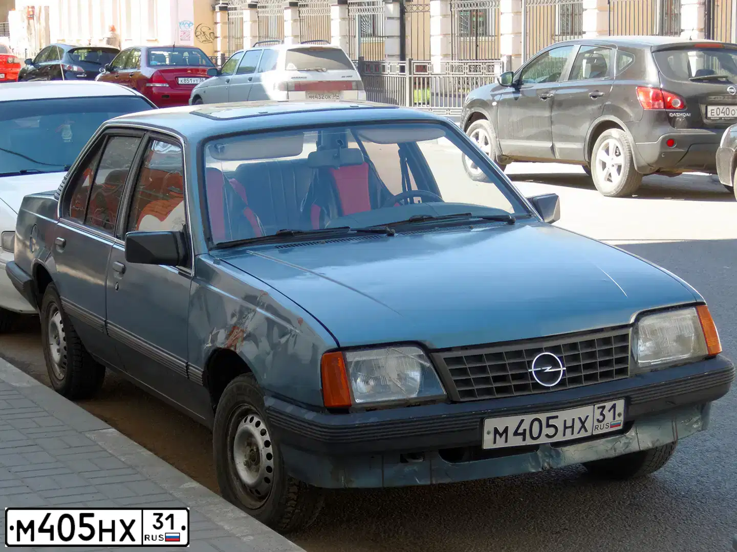 Фото автомобиля OPEL ASCONA, 1986 — госномер М405НХ31. Цвет: СЕРЫЙ