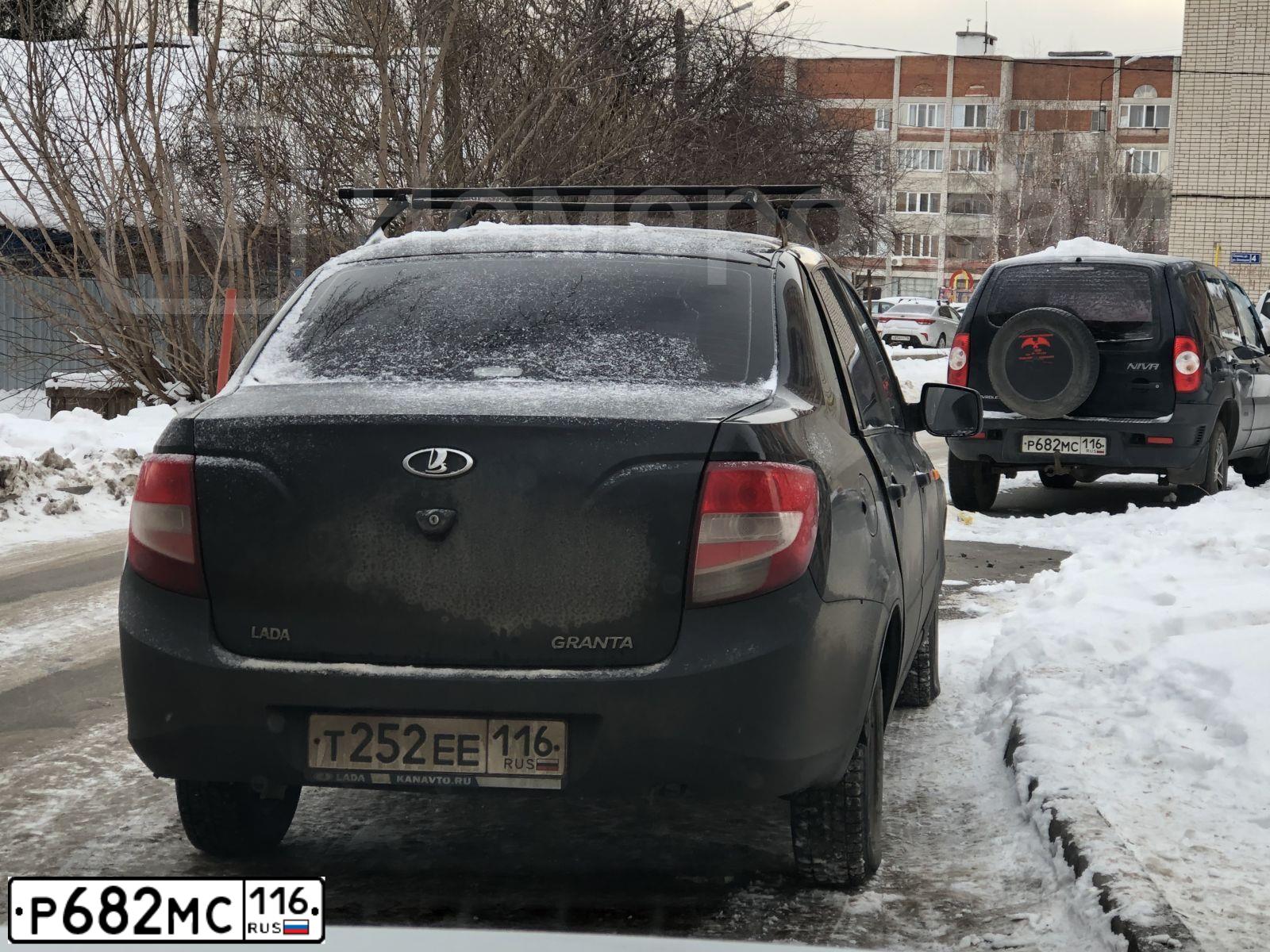 Фото автомобиля CHEVROLET NIVA, 2012 — госномер Р682МС116. Цвет: СИНИЙ МЕТАЛЛИК