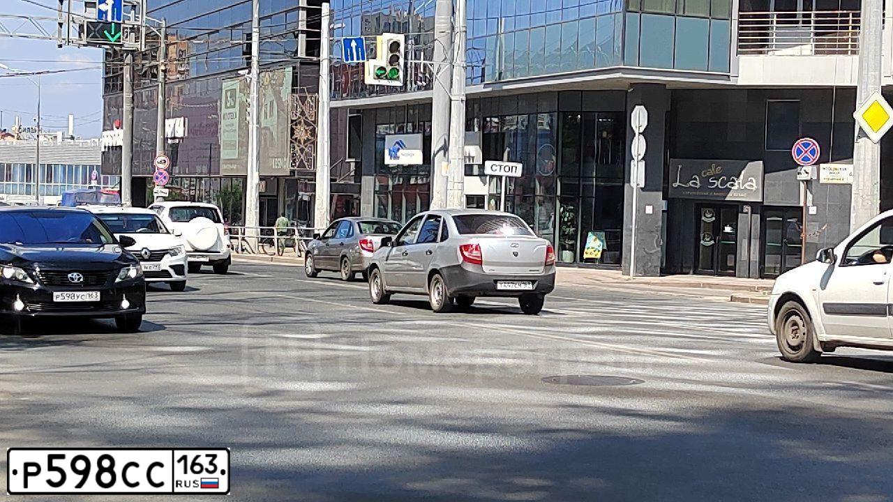 Фото автомобиля UAZ 3741, 1993 — госномер Р598СС63. Цвет: ЗАЩИТНЫЙ