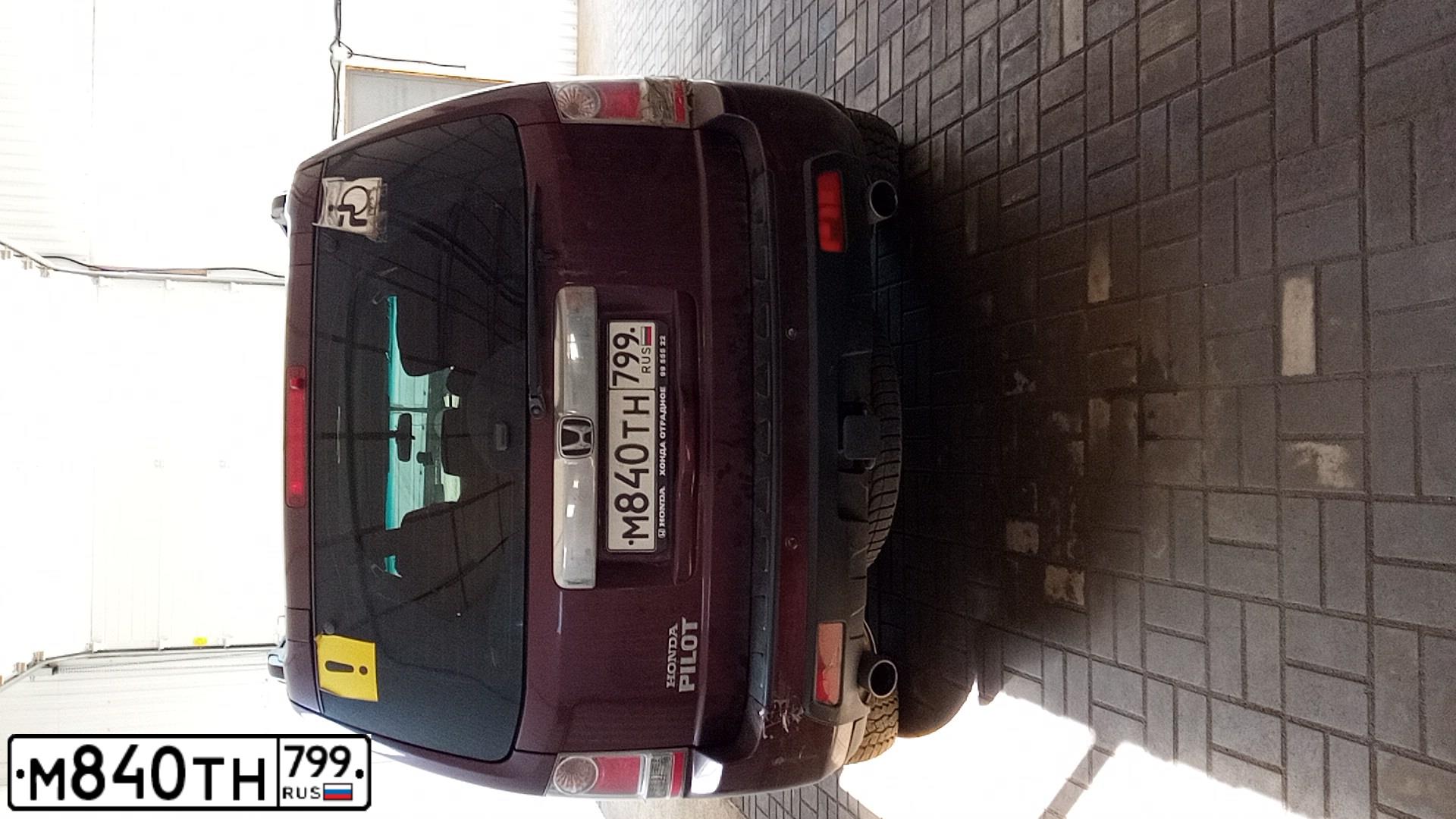 Фото автомобиля HONDA PILOT, 2008 — госномер В635ТЕ190. Цвет: КРАСНЫЙ ТЕМНЫЙ